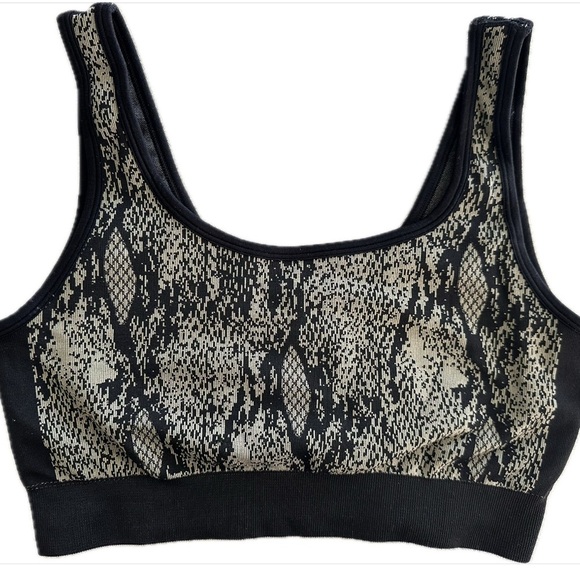 Fabletics Kamila Seamless Black and Tan Sports Bra - Picture 12 of 13